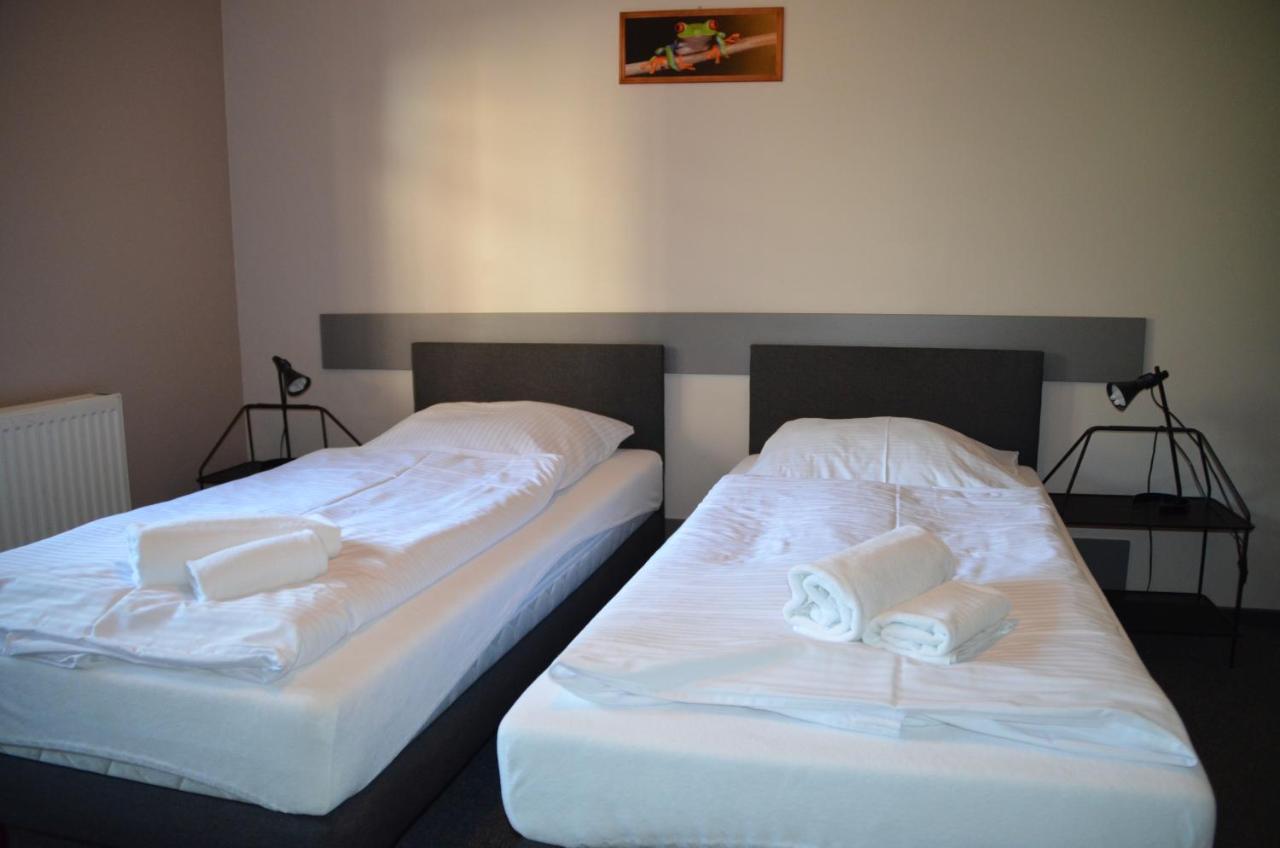 שאוסטוביצה Hotel Tenis מראה חיצוני תמונה