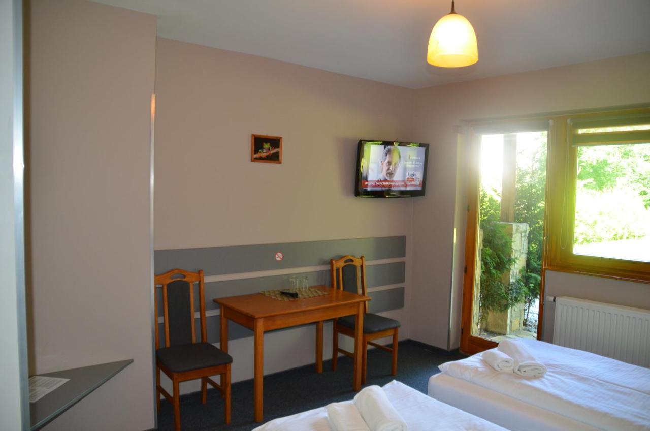 שאוסטוביצה Hotel Tenis מראה חיצוני תמונה