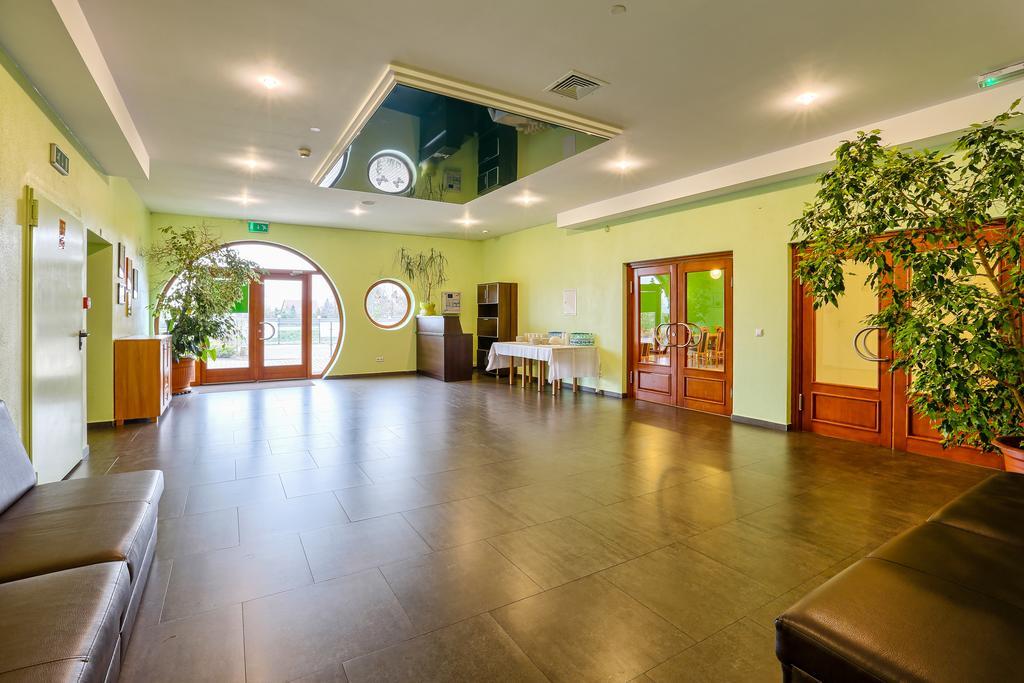 שאוסטוביצה Hotel Tenis מראה חיצוני תמונה