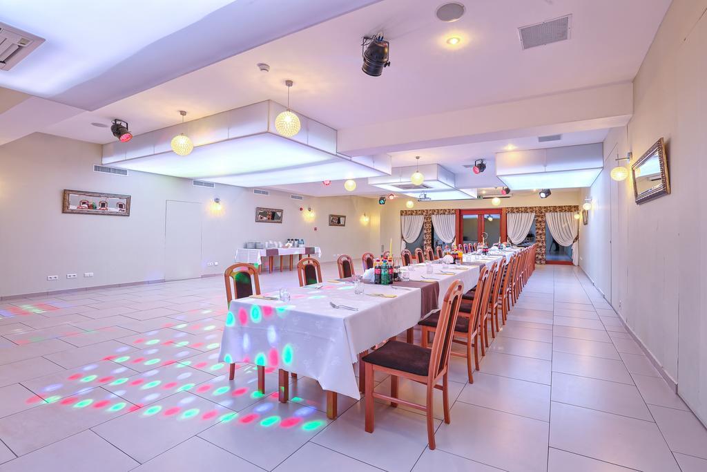 שאוסטוביצה Hotel Tenis מראה חיצוני תמונה