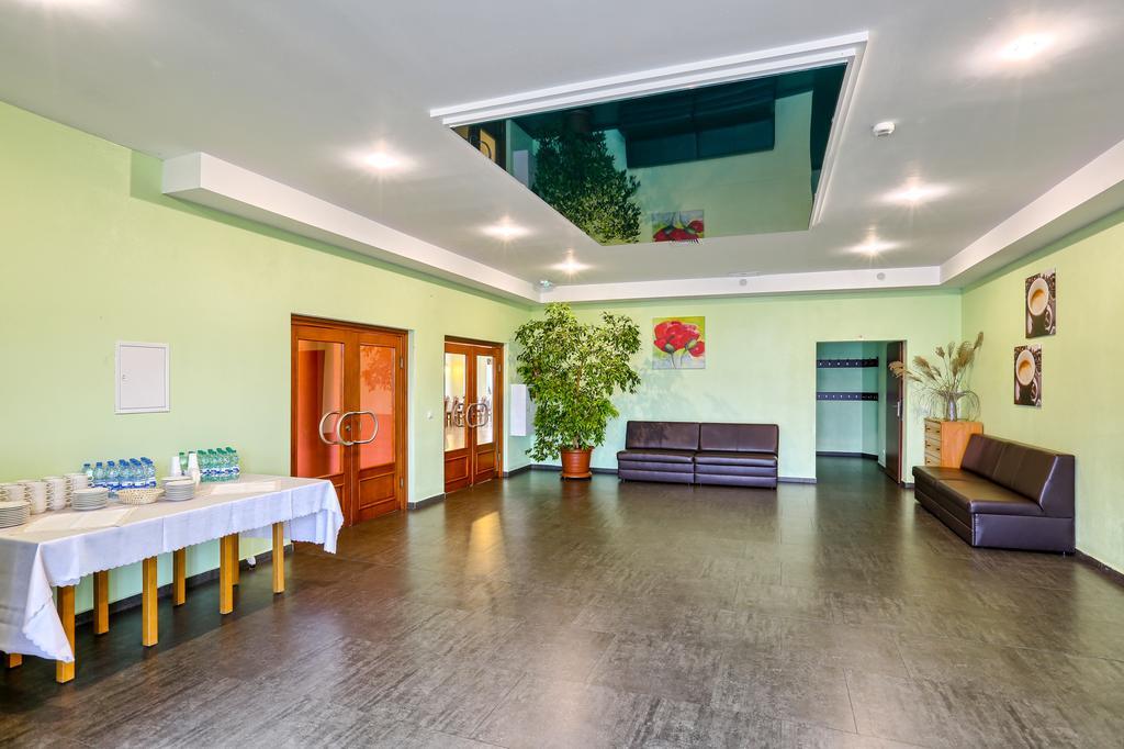 שאוסטוביצה Hotel Tenis מראה חיצוני תמונה